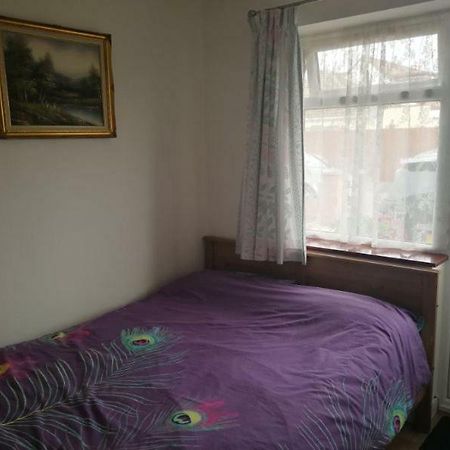 Rest Room Near To Heathrow Airport Ashford  Extérieur photo
